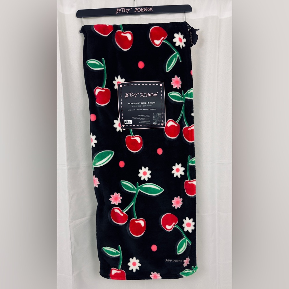 Betsey Johnson Thick Ultra Soft  Luxurious Black with Cherry  Blossoms Throw NWT